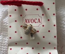 Avoca Bee brooch
