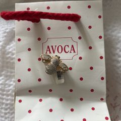 Avoca Bee brooch