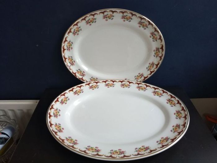 Beautiful Set of Two Vintage Graduated Platters by Arklow Pottery