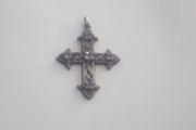 a vintage  solid silver cross penden  with 5 pink stones on it