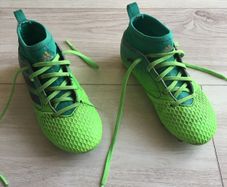 Adidas Junior Football Boots size UK 13 (EU 31,5)