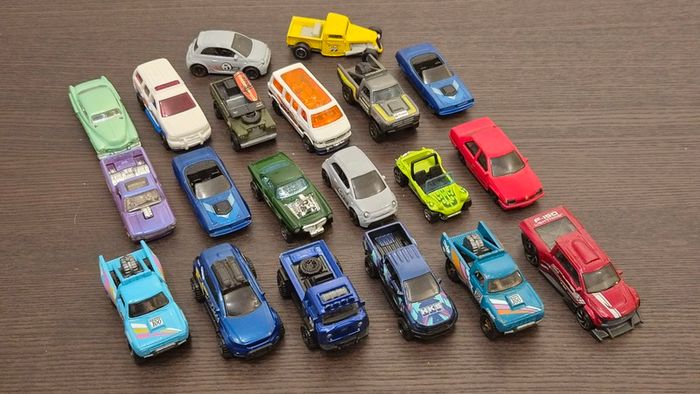 Hot Wheels Cars Loose Bundle - Used Unboxed - Trucks and mixed Cars