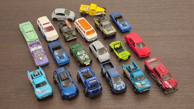 Hot Wheels Cars Loose Bundle - Used Unboxed - Trucks and mixed Cars