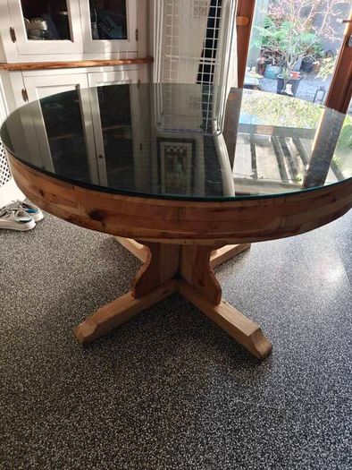 Kitchen Table Round, 4ft/121cm Glass Top Removable.
