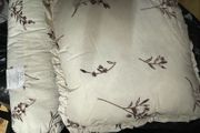Beautiful King Size Bed Spread and two matching cushions and Pillow covers