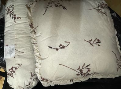 Beautiful King Size Bed Spread and two matching cushions and Pillow covers