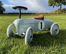 Magni Classic Racer Ride-On Car