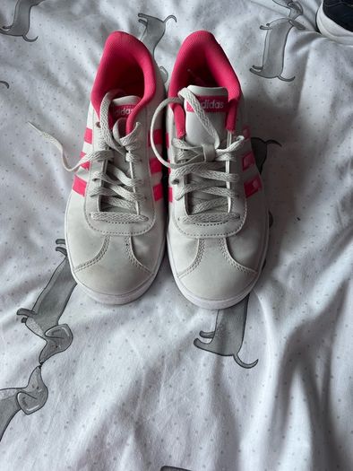 Adidas Girls runners - NEW