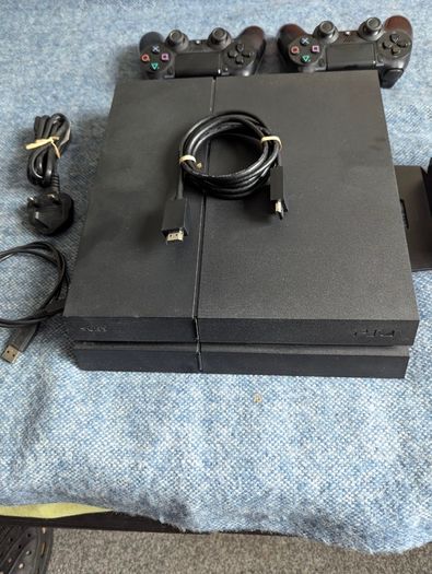 Sony PlayStation 4 Console with 2 Controllers and Charging Dock