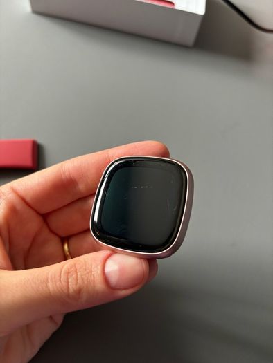 Fitbit Versa 4 (Pink Sand/Copper Rose) + Original Box & 3 Extra Straps