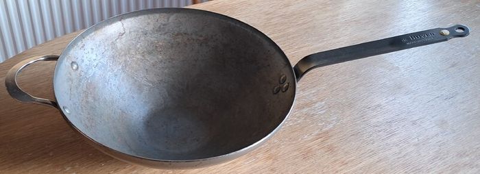 Carbon steel wok