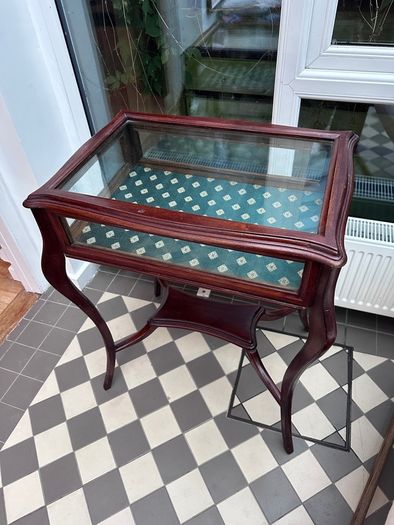 Antique vitrine table