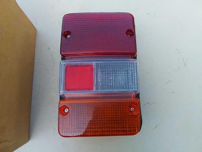 Nissan Urvan E23 Tear Lamp.