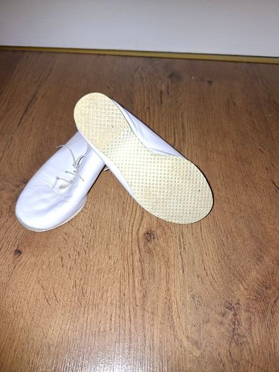 Small dance shoes(jazz shoes), leather, size 8 Jr.