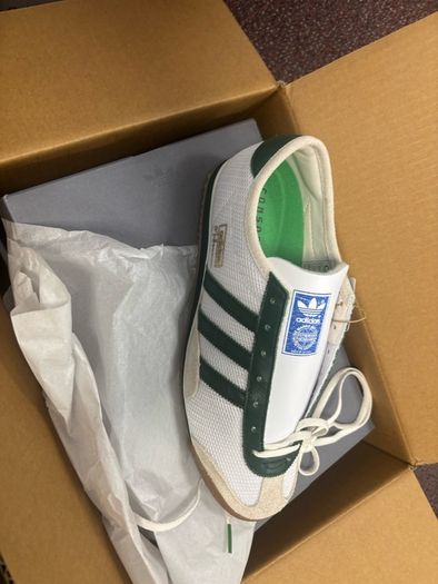 BRAND NEW Adidas Melbourne trainers size uk10