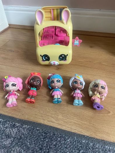Kindi kids toy dolls and bus