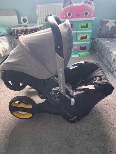 Doona+ Car Seat / Buggy with ISOFIX Base, Newborn Insert & Accessories