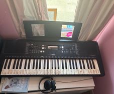 Yamaha psrE363 keyboard