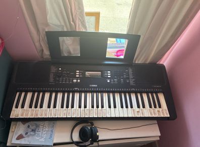 Yamaha psrE363 keyboard