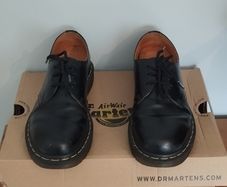 Dr Martins shoes size 5