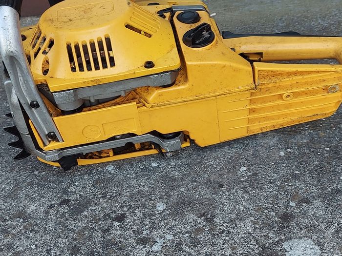 Petrol Chainsaw in like new condition,  Blade & motor, See Pictures