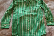 boys green GAP shirt