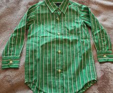 boys green GAP shirt