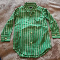 boys green GAP shirt