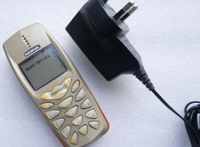 Nokia 3510i mobile phone with charger