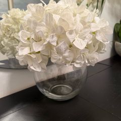 Glass vase with artificial hydrangea