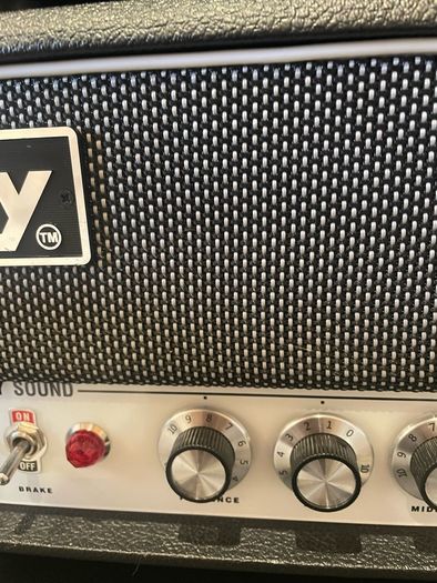 Laney LA Studio.