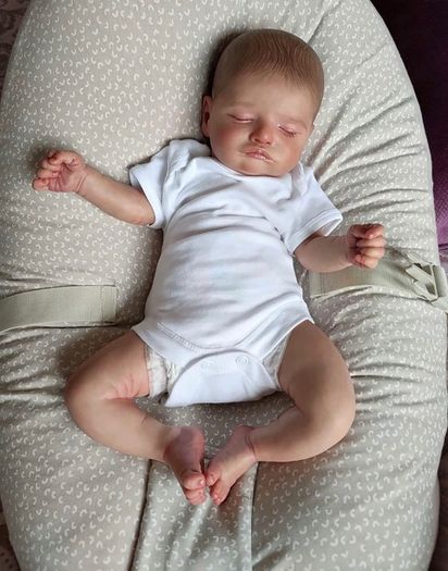 Ultra Realistic Baby Boy Reborn Dolls, Soft Silicone Vinyl Lifelike Handmade Reborn Ideal Xmas Gift LOTS OF DOLLS AVAILABLE, SEE PHOTOS FOR ALL OPTIONS (FREE POSTAGE)