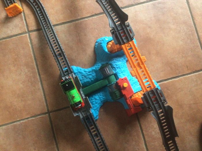 Thomas the tank engine bridge train lift