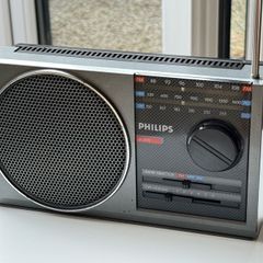 Vintage Philips Portable FM MW LW Radio