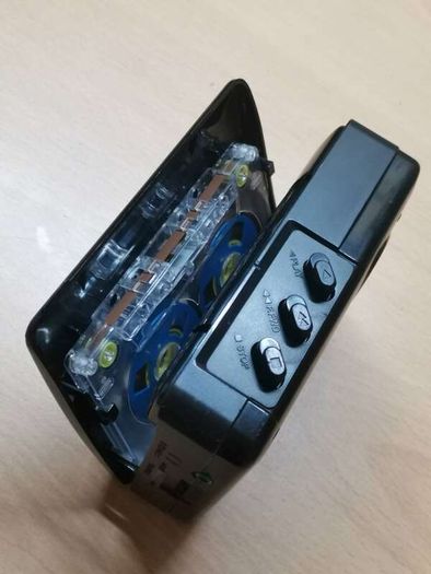Crown SZ-32 Walkman Cassette Player