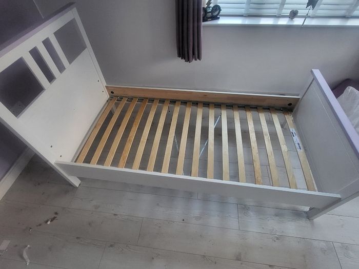 Single bed frame