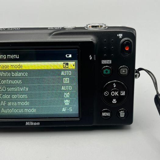 Nikon Coolpix S2700 16MP Digital Camera Black - Full Kit