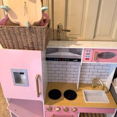 toy kitchen