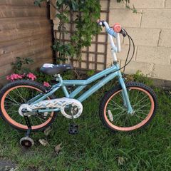 Children's bike with stabilisers