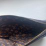 'Louis Vuitton' Wrist Bag Image 5