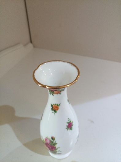 STEM VASE 18cm / 7" Royal Albert Old Country Roses Bone China