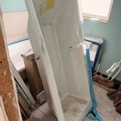 Clinton 1800x800 Bathtub and waste (Brand New) still in plastic