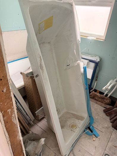 Clinton 1800x800 Bathtub and waste (Brand New) still in plastic