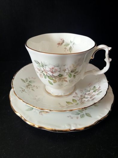 Immaculate Royal Albert Haworth Tea Set