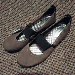 Ladies Shoes Size: 7