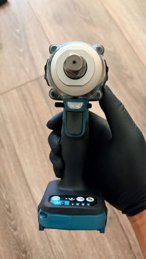 Makita DTW300Z 18V Brushless Impact Wrench + Battery & Charger