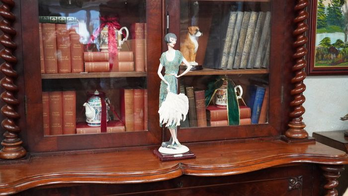 Giuseppe Armani Florence Lady with Fan Figurine