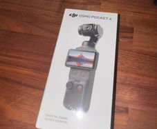 DJI Osmo Pocket 4 Essential Combo