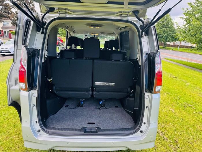 Nissan Serena 2020 Automatic petrol Hybrid 8 Seate