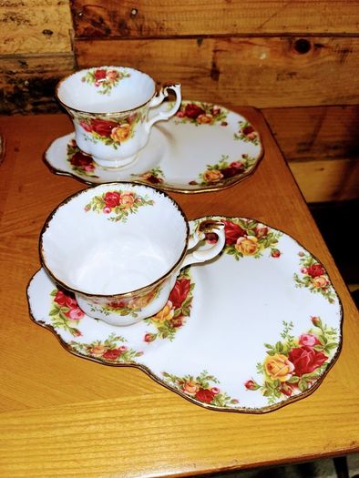 1962 Royal Albert Country Rose